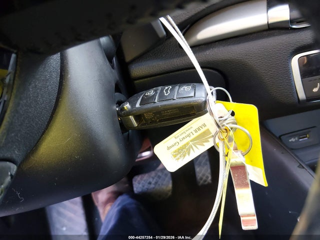 2018 AUDI A3 WAUAUGFF4J1062846 Photo 10