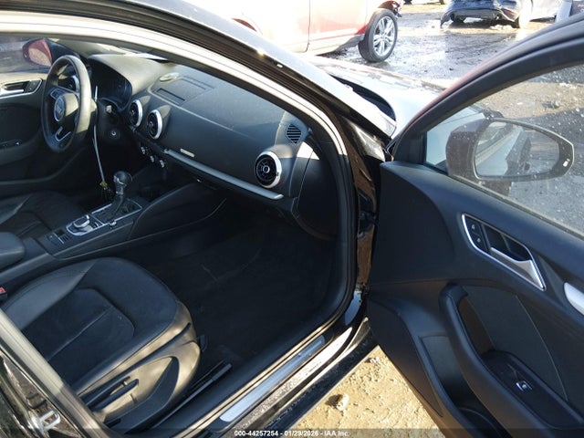 2018 AUDI A3 WAUAUGFF4J1062846 Photo 4