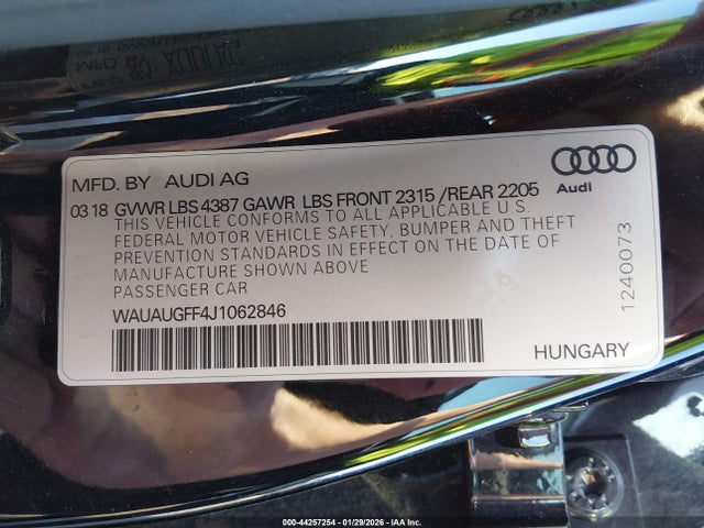 2018 AUDI A3 WAUAUGFF4J1062846 Photo 8