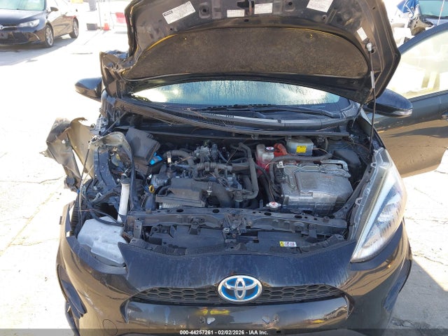 JTDKDTB38J1605711 Toyota Prius C Four