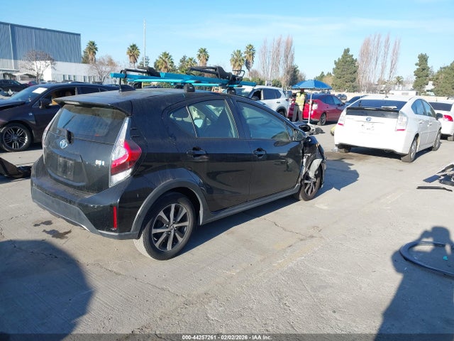 JTDKDTB38J1605711 Toyota Prius C Four