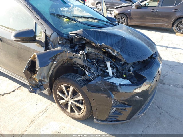 JTDKDTB38J1605711 Toyota Prius C Four