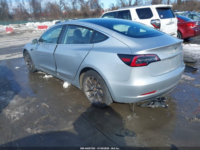 2018 TESLA MODEL 3 5YJ3E1EB6JF065064 Photo 2