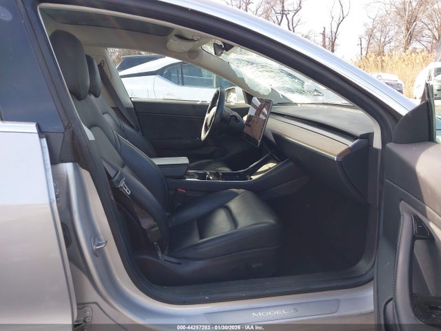 2018 TESLA MODEL 3 5YJ3E1EB6JF065064 Photo 4
