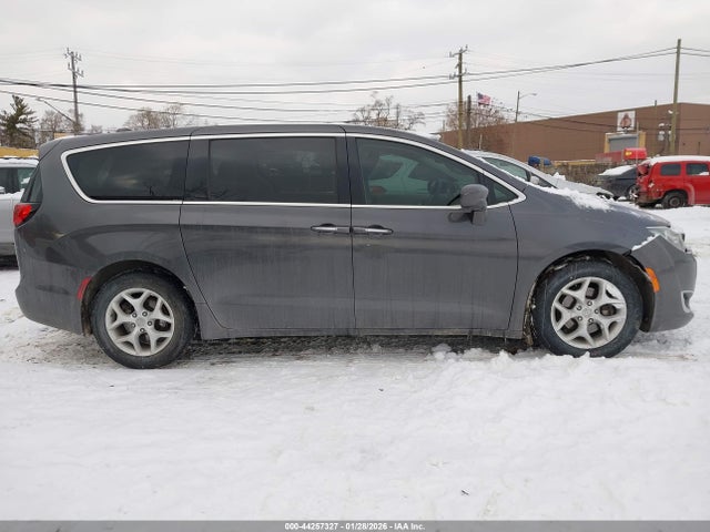 Продажа на аукционе авто 2018 Chrysler Pacifica Touring Plus, vin: 2C4RC1FG9JR103109, номер лота: 44257327