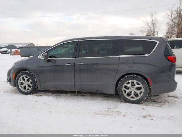 Продажа на аукционе авто 2018 Chrysler Pacifica Touring Plus, vin: 2C4RC1FG9JR103109, номер лота: 44257327