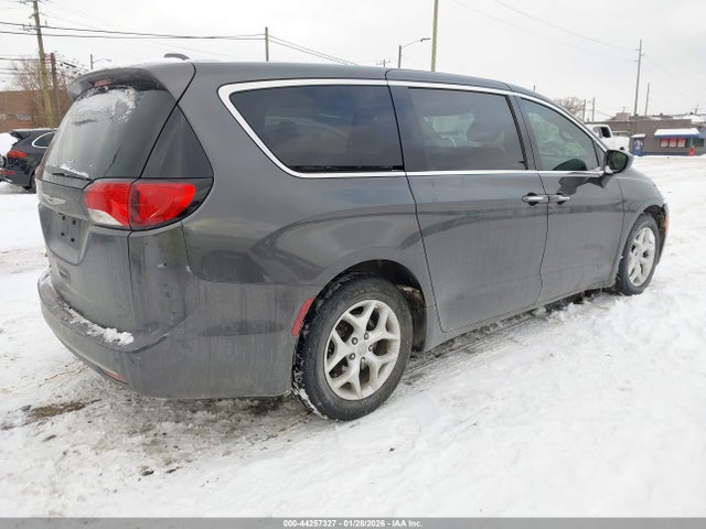 2018 CHRYSLER PACIFICA 2C4RC1FG9JR103109 Photo 3