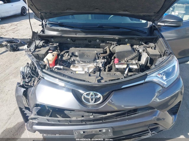 JTMZFREV3GJ092059 Toyota RAV4 LE