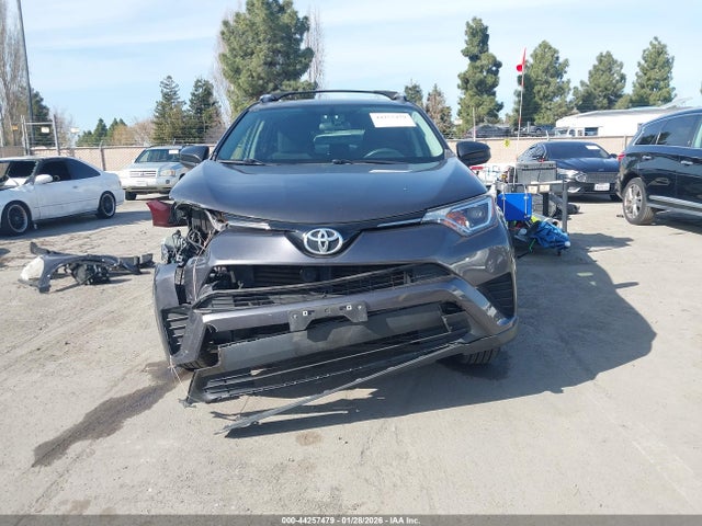 JTMZFREV3GJ092059 Toyota RAV4 LE