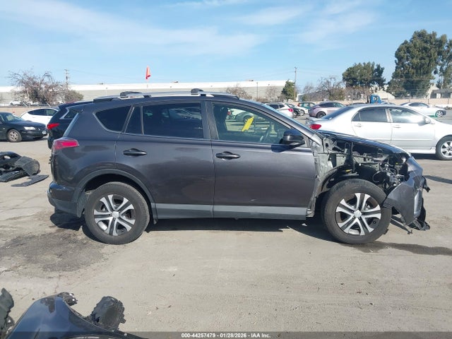 JTMZFREV3GJ092059 Toyota RAV4 LE