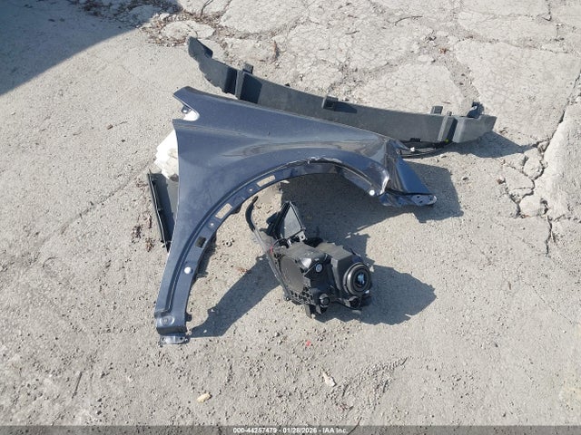 JTMZFREV3GJ092059 Toyota RAV4 LE