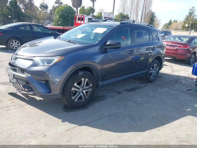 JTMZFREV3GJ092059 Toyota RAV4 LE