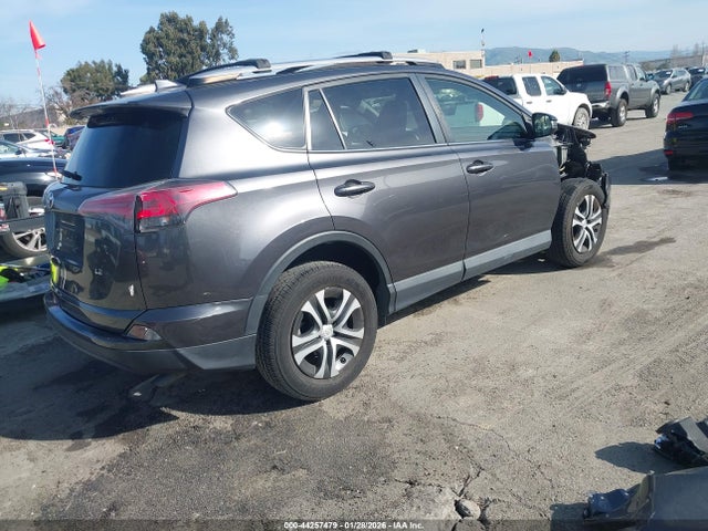 JTMZFREV3GJ092059 Toyota RAV4 LE