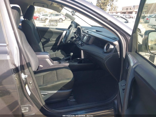 JTMZFREV3GJ092059 Toyota RAV4 LE
