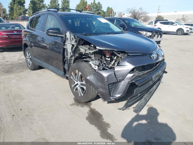 JTMZFREV3GJ092059 Toyota RAV4 LE