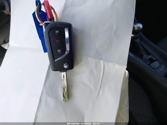 JTNKHMBXXL1070277 Toyota C-HR LE