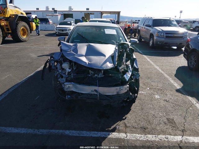 JTNKHMBXXL1070277 Toyota C-HR LE