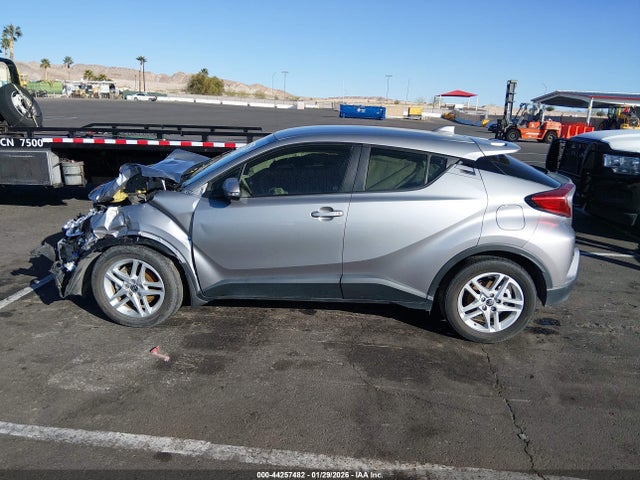 JTNKHMBXXL1070277 Toyota C-HR LE