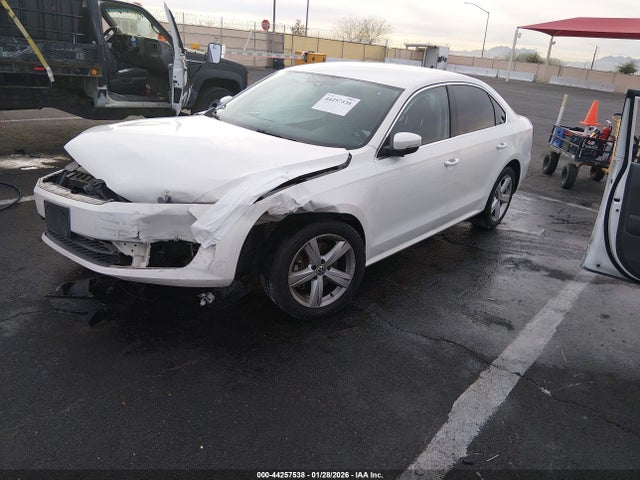 2015 VOLKSWAGEN PASSAT 1VWBT7A3XFC026269 Photo 1