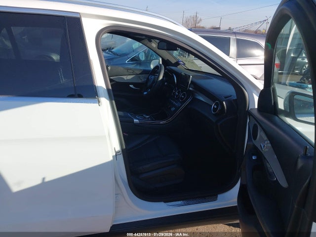 2019 MERCEDES-BENZ GLC 300 WDC0G4JB2KF609734 Photo 4