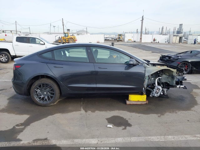 5YJ3E1EA1SF082427 Tesla MODEL 3