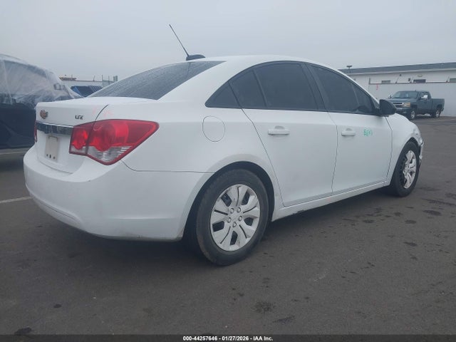 1G1PA5SGXF7145834 Chevrolet Cruze Ls Auto