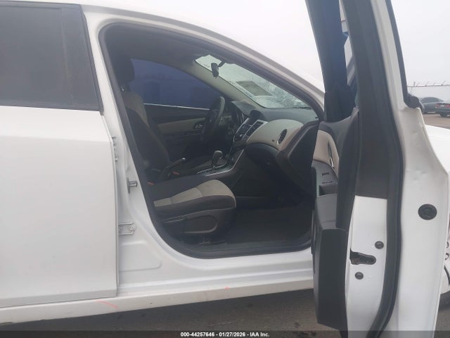 1G1PA5SGXF7145834 Chevrolet Cruze Ls Auto