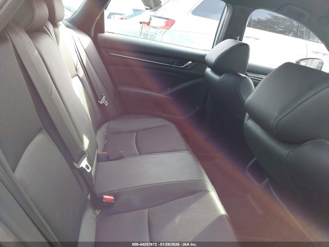1HGCV1F33KA044725 Honda Accord Sport