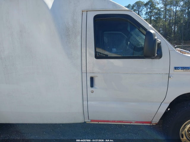 Ford E-350 Cutaway 2014 1FDWE3FL8EDA26582 Image 13