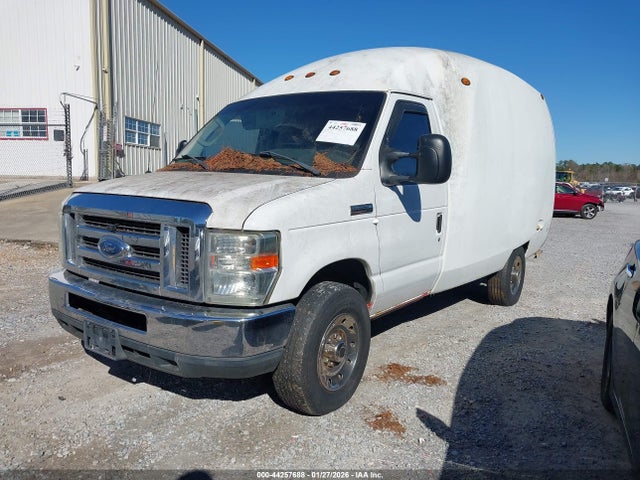 Ford E-350 Cutaway 2014 1FDWE3FL8EDA26582 Image 2