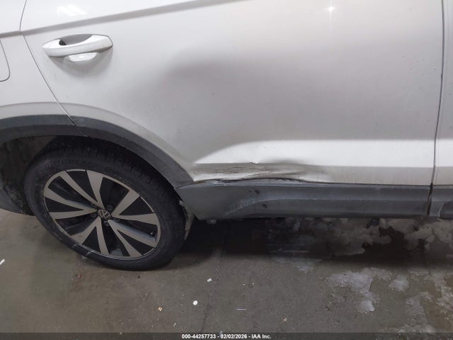 3VVLX7B2XNM095060 Volkswagen Taos 1.5t Se