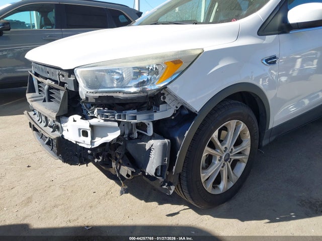 1FMCU0GD1HUC78433 Ford ESCAPE SE