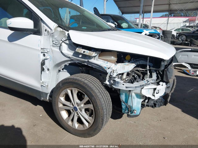 1FMCU0GD1HUC78433 Ford ESCAPE SE