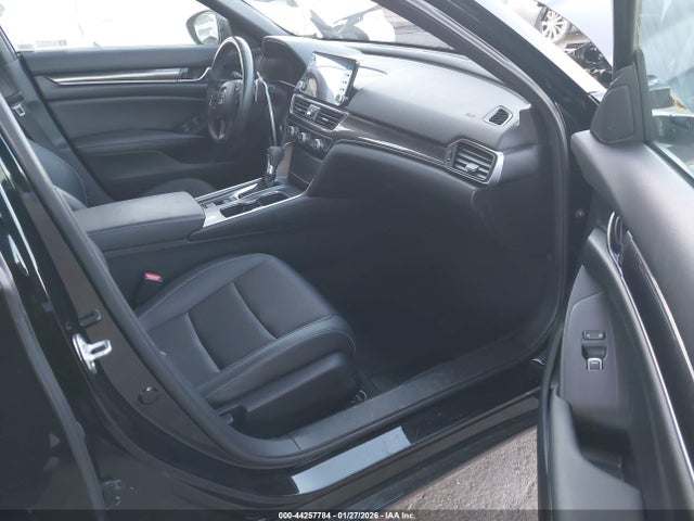 1HGCV1F38NA064702 Honda Accord Sport
