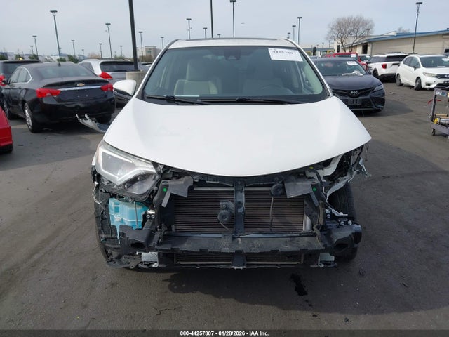 Toyota Rav4 Xle 2018 JTMWFREV2JD131362 Image 13