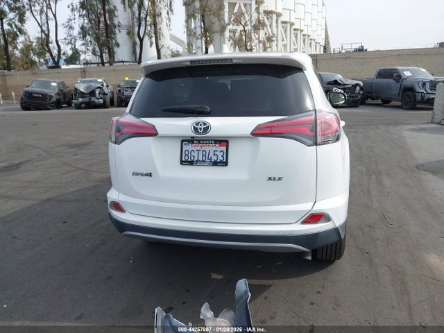 Toyota Rav4 Xle 2018 JTMWFREV2JD131362 Image 17