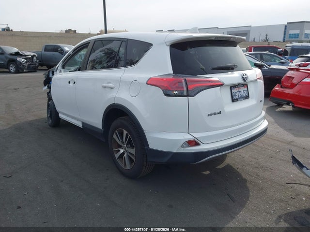 Toyota Rav4 Xle 2018 JTMWFREV2JD131362 Image 3