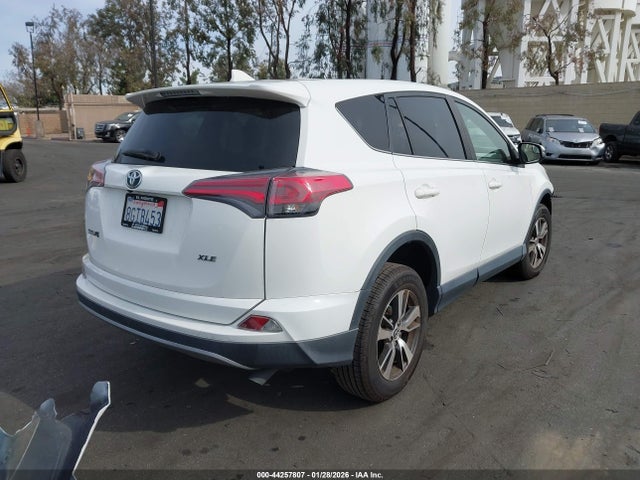 Toyota Rav4 Xle 2018 JTMWFREV2JD131362 Image 4