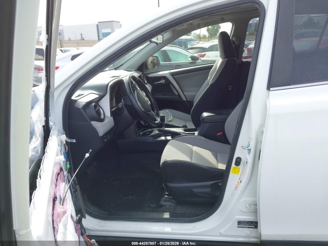 Toyota Rav4 Xle 2018 JTMWFREV2JD131362 Image 5