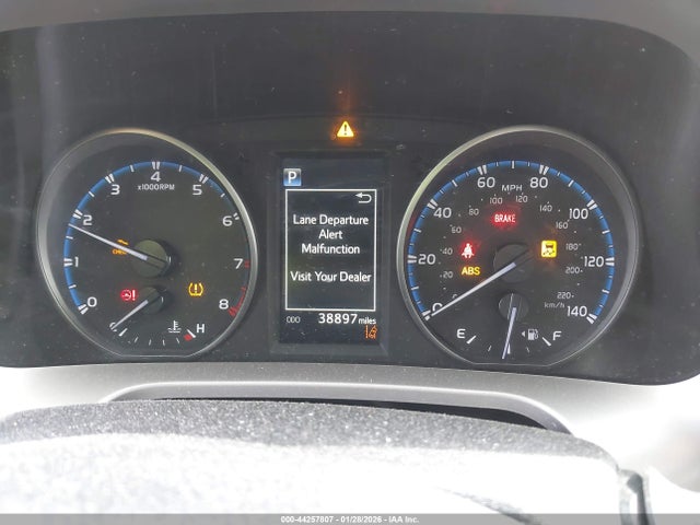 Toyota Rav4 Xle 2018 JTMWFREV2JD131362 Image 7