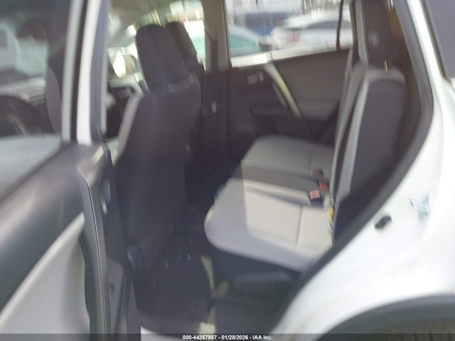 Toyota Rav4 Xle 2018 JTMWFREV2JD131362 Image 8