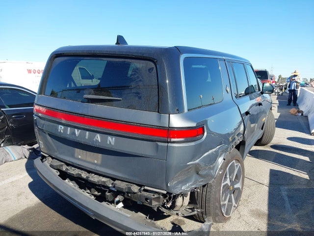 Rivian R1s Adventure 2023 7PDSGABA7PN024737 Image 4