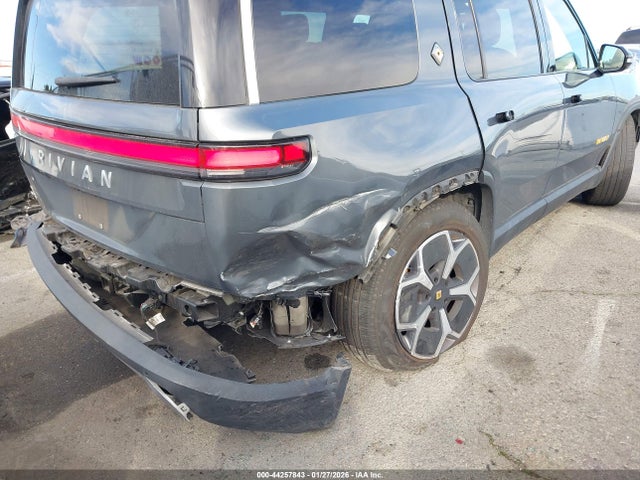 Rivian R1s Adventure 2023 7PDSGABA7PN024737 Image 6