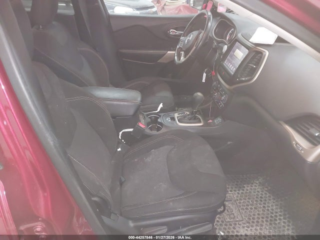 1C4PJLCB8HW661732 Jeep Cherokee Latitude Fwd