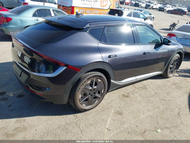 2025 KIA EV6 5XYC34JA0SG012200 Photo 3