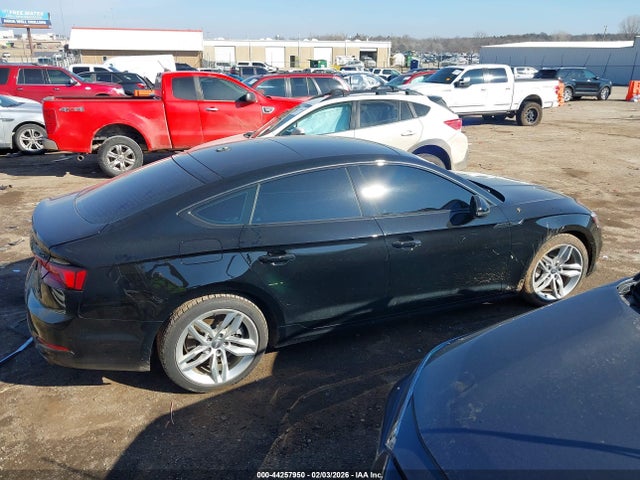 2019 Audi A5 45 Premium მანქანა იყიდება აუქციონზე, vin: WAUANCF59KA053588, აუქციონის ნომერი: 44257950