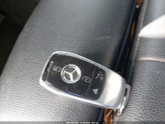 44257952 :رقم المزاد ، W1N4M4GB8NW259806 vin ، 2022 Mercedes-benz Glb 250 مزاد بيع