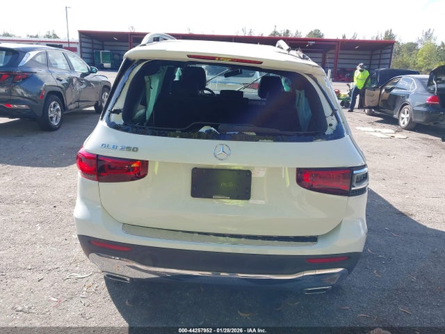 44257952 :رقم المزاد ، W1N4M4GB8NW259806 vin ، 2022 Mercedes-benz Glb 250 مزاد بيع
