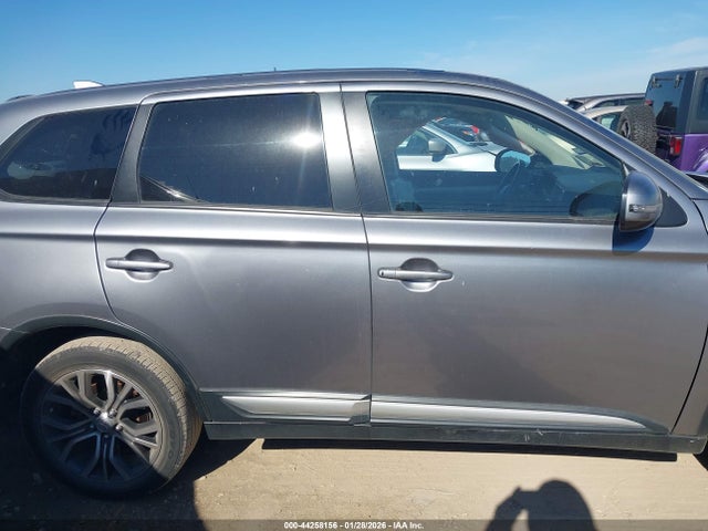 JA4AD3A36HZ064399 Mitsubishi Outlander Se