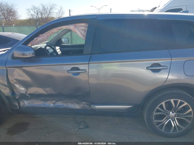JA4AD3A36HZ064399 Mitsubishi Outlander Se